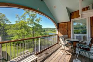 Spacious Lincolnville Penthouse - Walk to Beach! - image 1