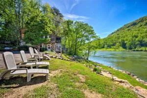 Tenn River Cabin with Hot Tub - 10 Mi to Chattanooga - Dunlap