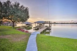 Lakefront Florida Retreat - Pool Table and Boat Dock - Negrotown Knoll