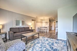 Cozy Condo with Pool Access in the Heart of Branson!