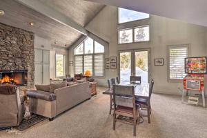 4 Mi to Skiing Breckenridge Mountain Retreat!