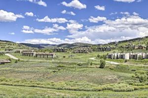Walk to Ski Lift Mtn-View Granby Ranch Condo