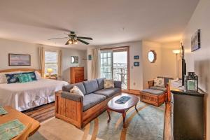 Apartment room in Oceanfront Lincolnville Studio with Private Balcony!
