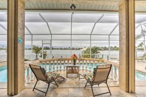 Lakefront Cape Coral Home with Private Pool and Dock! - 2hvězdičkové hotely ve městě Cape Coral
