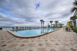 Luxury Resort Condo with Pool Access on Daytona Beach
