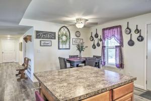 Kimberlys Hope Clark Apt on Farm w Pool Access