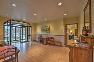 Large Ten Sleep Home on Main St, 10 Mins to Canyon