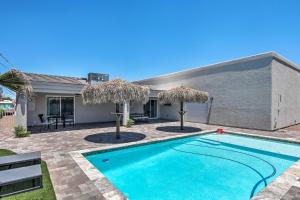 Holiday Home room in Lake Havasu City Home about 3 Miles to State Park!