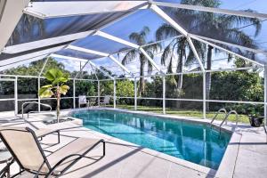 1 half Mi to Vanderbilt Beach - Home with Lanai and Pool!