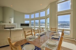 Gorgeous Townhome with Fraser Valley Mountain Views!