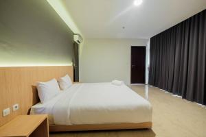 Comfy 3BR at LAvenue Apartment Pancoran By Travelio