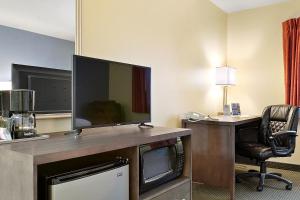King Room - Non-Smoking room in Days Inn by Wyndham Ellensburg Conference Center