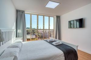 Castle view with wifi by CanariasGetaway