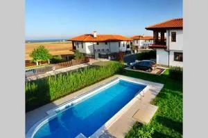 Generaator House - 阿赫洛伊