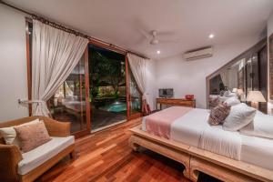 Villa Rubina - Luxury Pool Villa in Batu Belig Next to the Beach!