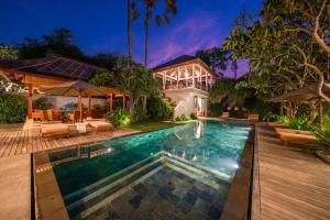 Villa Rubina - Luxury Pool Villa in Batu Belig Next to the Beach!