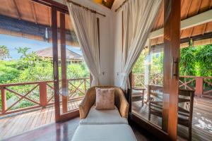 Villa Rubina - Luxury Pool Villa in Batu Belig Next to the Beach!