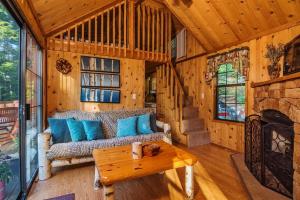 Family Cabin on 6 Acres with Lake Access and Hot Tub!