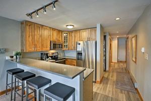 Mtn-View Condo with Hot Tub Access in Dillon!