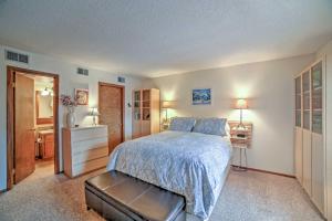 Walk to Main St Condo with Deck in Frisco