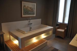 B&B / Chambres d'hotes La Residence de Gerard : Chambre Double Deluxe avec Baignoire