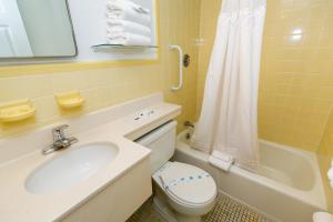 Double Room with Pool View room in Gondolier Motel - Wildwood