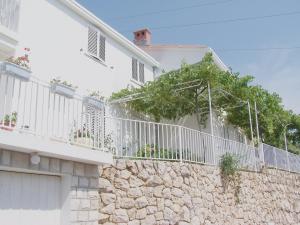 Seven Seas Apartments