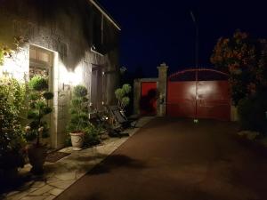 B&B / Chambres d'hotes Le Grand Cedre Spa et sauna interieur piscine : photos des chambres