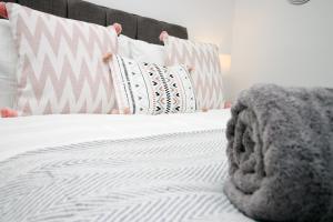 4-Bed Contractor House - Street Parking