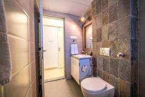 Families & Corporates 3-Bed Apt, Fashion Res, Pune