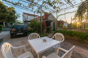 Courtyard seafront house