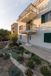 Courtyard seafront house