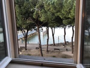 Uno sguardo sul lago Appartam