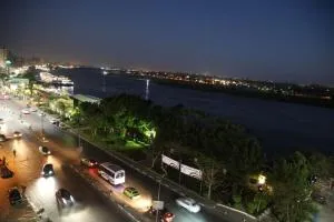 Charming sunset,Panoramic Nile view & pyramid view - 开罗