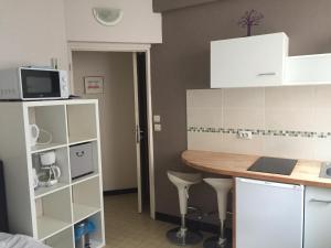 Appartements Studio 2 pers en vieille ville parking gratuit - by La Source d'OrFee : photos des chambres