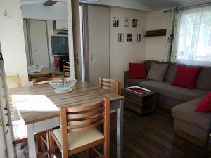 Villages vacances Meuble de tourisme 6/8 pers bord de mer sur camping 4* : photos des chambres