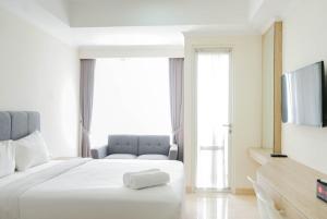 Minimalist and Homey Studio Menteng Park Apartment By Travelio