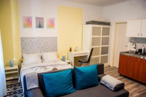 Apartment & room Eni 