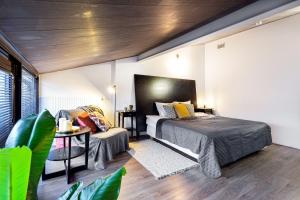 Kaunas Central Station Guest House by Houseys