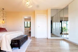 Luxury villa with sea views - heated pool-Jacuzzi