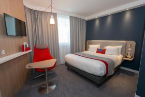 Hotels Holiday Inn Express Paris - Velizy, an IHG Hotel : photos des chambres