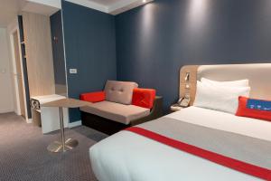 Hotels Holiday Inn Express Paris - Velizy, an IHG Hotel : Chambre Double avec Canapé-Lit