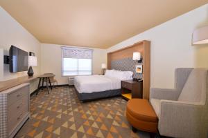 Executive King Room - Non-Smoking room in Holiday Inn Kansas City Airport an IHG Hotel