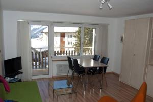 Mireille, Appartment 61
