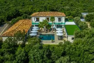 La Maison d'Ambrine - La Villa - La Garde-Adhémar