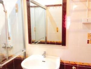 Ban Lakkham River View