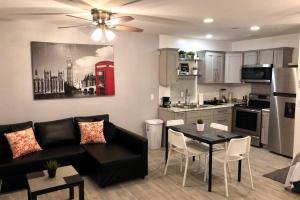 NEW 2 BEDROOM LUXURY APARTMENT -GREAT LOCATION -MODERN