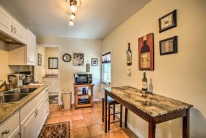 Explore Lake Erie and Strip From Quaint Apartment!