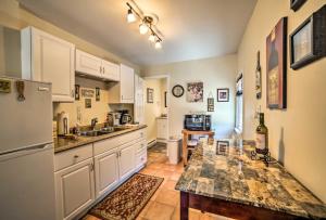 Explore Lake Erie and Strip From Quaint Apartment!