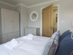 1 Coachmans Cottage, Hillfield Village